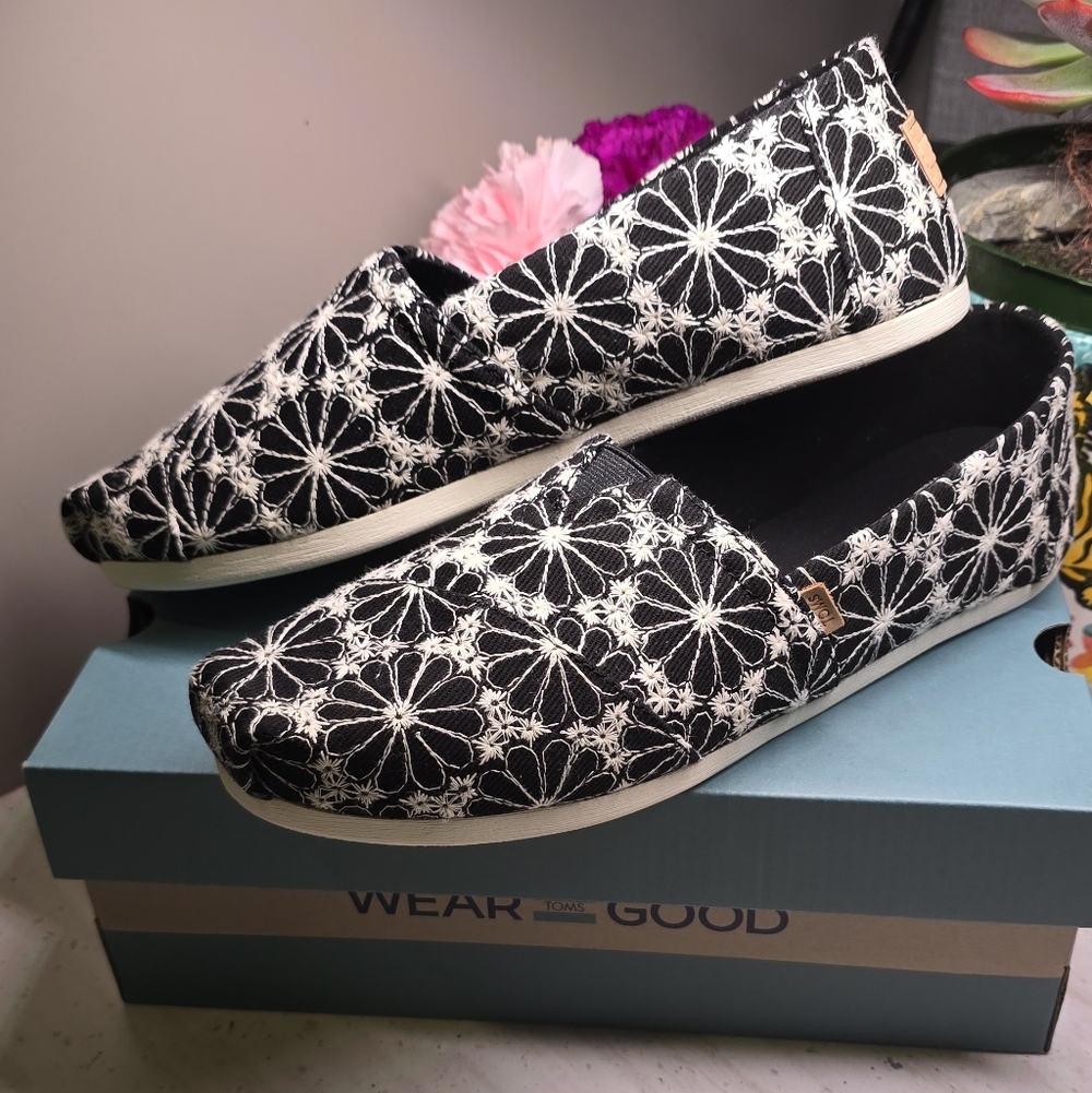 Tom's Black Floral Alpargata Shoes